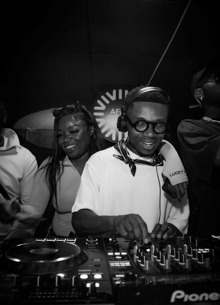 DJ HOLY ON STAGE IMAGES
